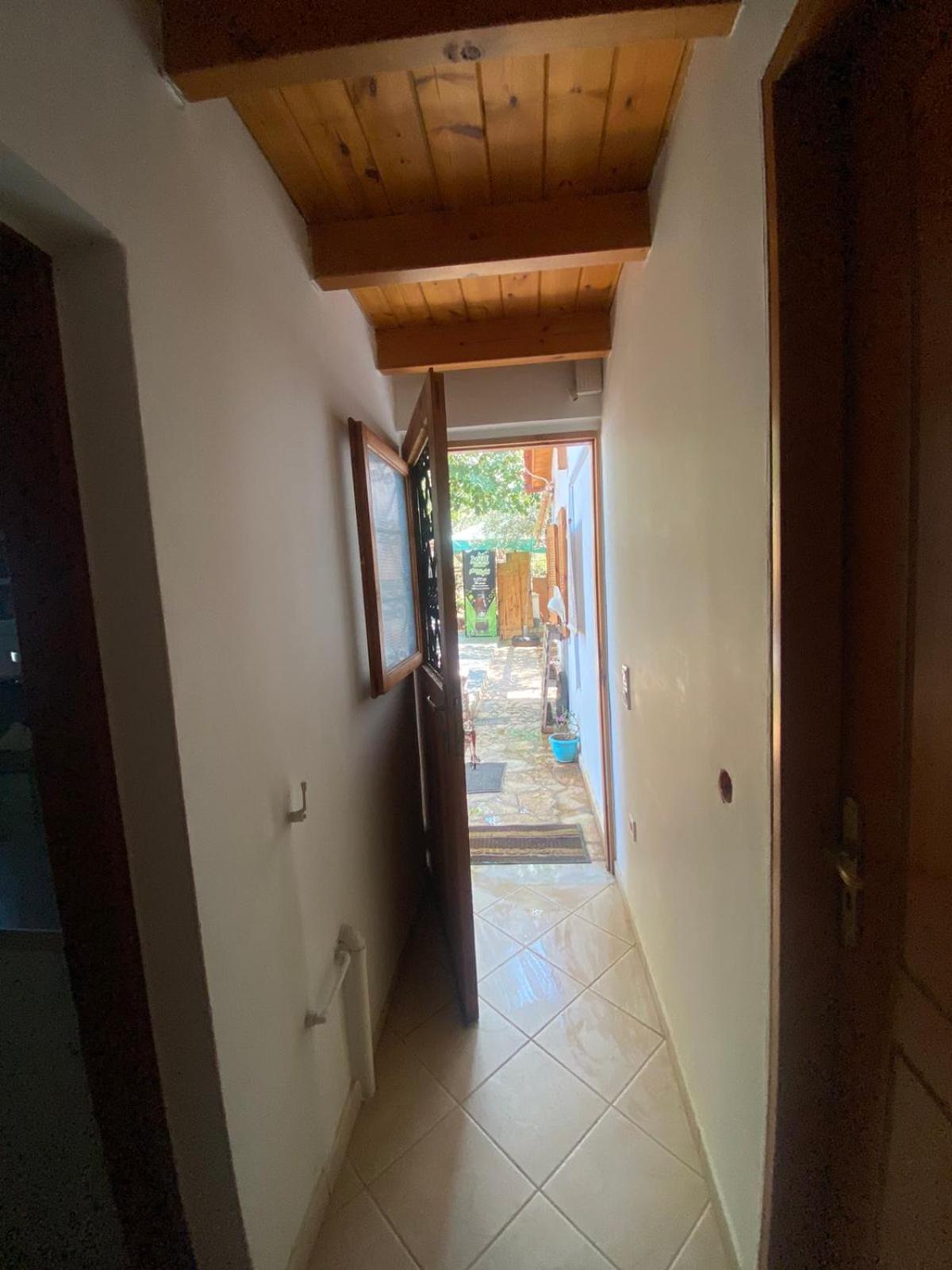 Cottage House With Incredible View Trápeza المظهر الخارجي الصورة